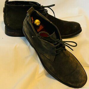 Calvin Klein Men's Suede Chukka Boots